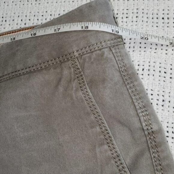 Tommy Bahama Embroidered Logo High Rise Green-Khaki Sz 38 Shorts w Pockets - Picture 12 of 15